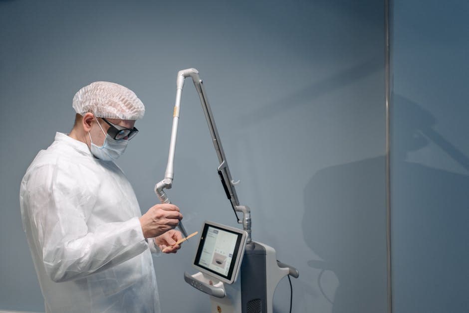 Advanced femtosecond laser system used for SMILE minimally invasive laser eye surgery