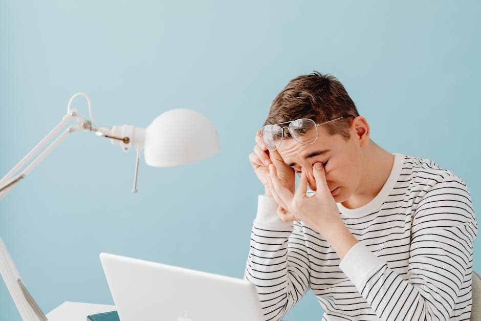 Office worker experiencing digital eye strain from prolonged screen time — tips for relief and prevention