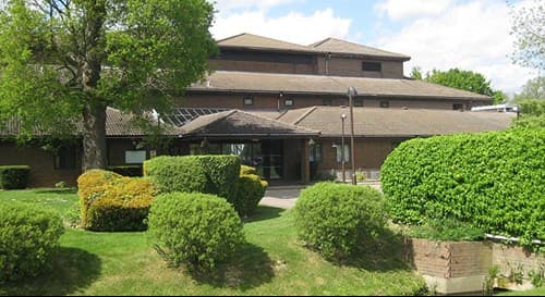 Spire Gatwick Park Hospital exterior — K Vision Centre clinic location for LASIK and cataract surgery in Surrey